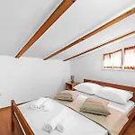 One Bedroom Cozy In Apartmán Betina (Sibenik-Knin)
