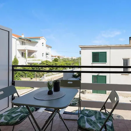 One Bedroom Cozy In *