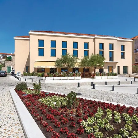 One Bedroom Cozy In *